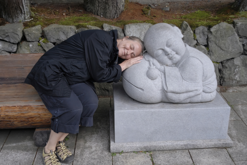 Zwei Schlafende Buddhas am Koyasan, dem Tempelberg in der Nähe von Osaka