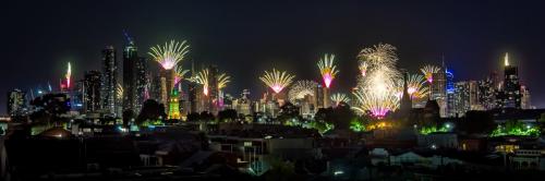 Melbourne feiert das neue Jahr mit einem öffentlichen Feuerwerk